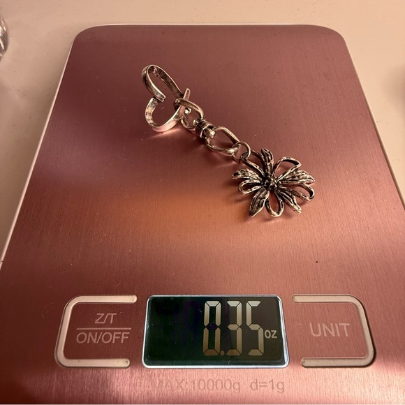 Free People Xavier Dangles Silver Heart Flower earrings NWT - Picture 7 of 7